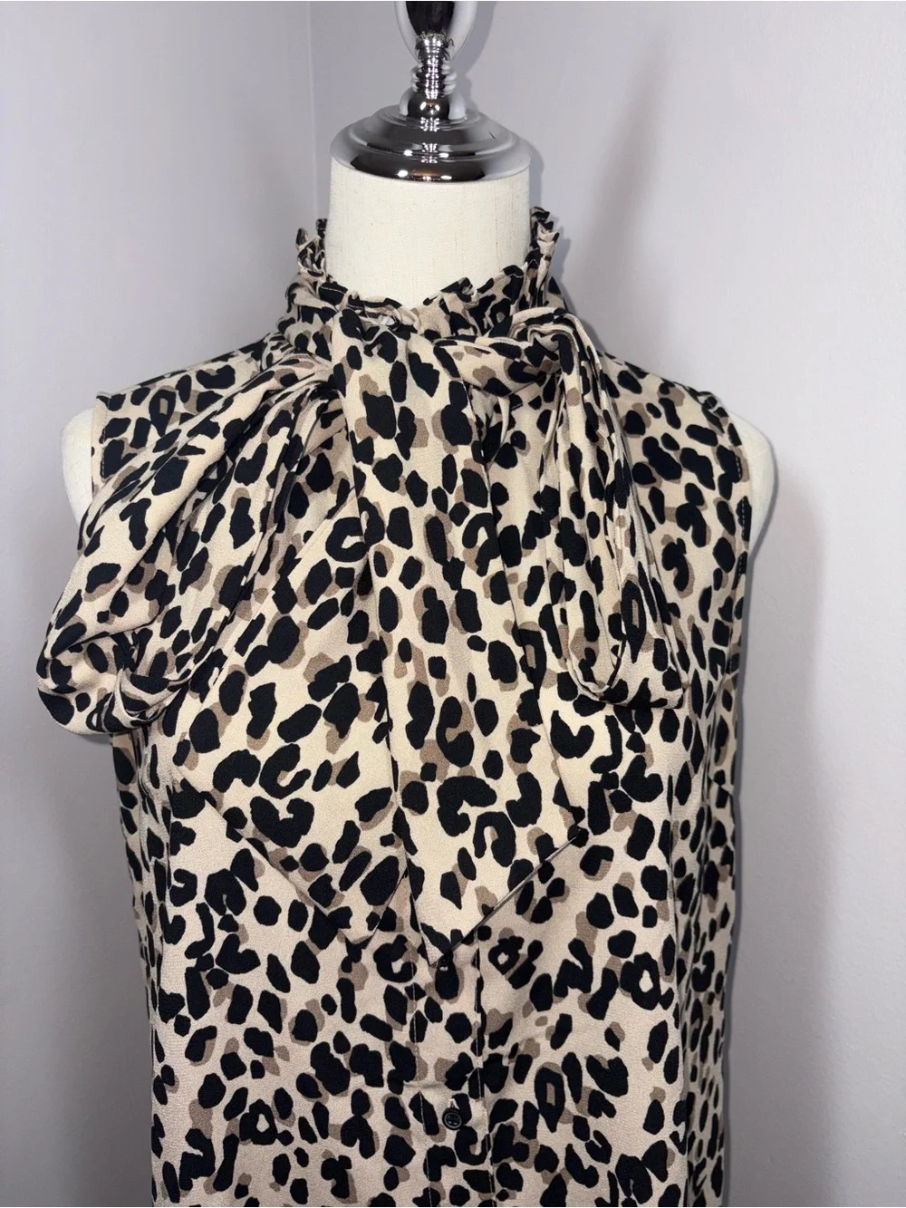 Halogen Sleeveless Tie Neck Leopard Print Blouse Careerwear Formal Size Small - Picture 3 of 16